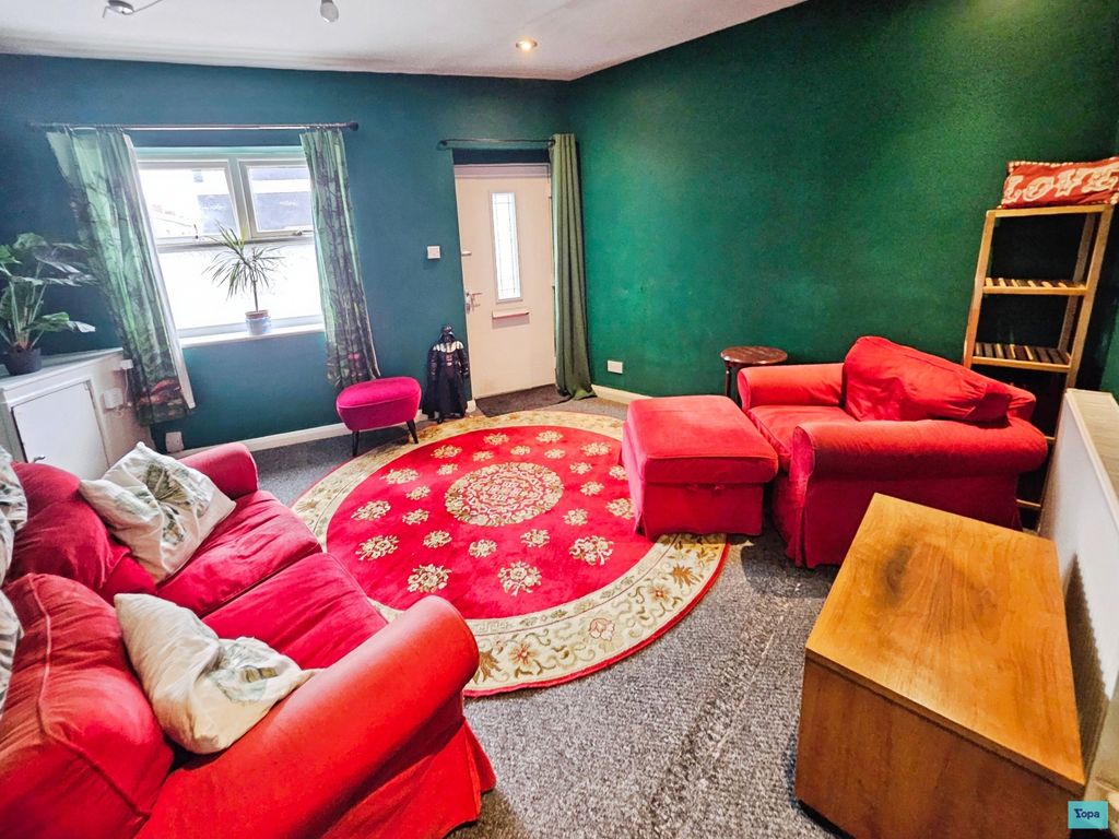 Property photo 2 of 14 Lounge