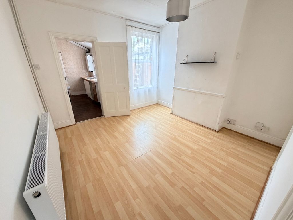 Property photo 3 of 7 4211064
