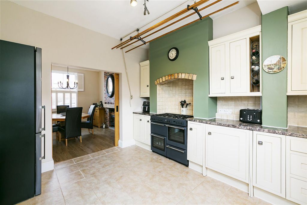 Property photo 3 of 26