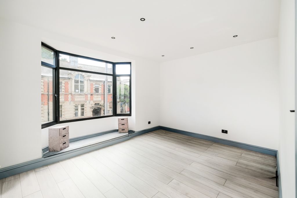 Property photo 1 of 17 Reception