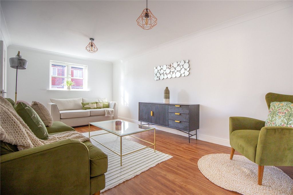 Property photo 2 of 22 Picture No. 12