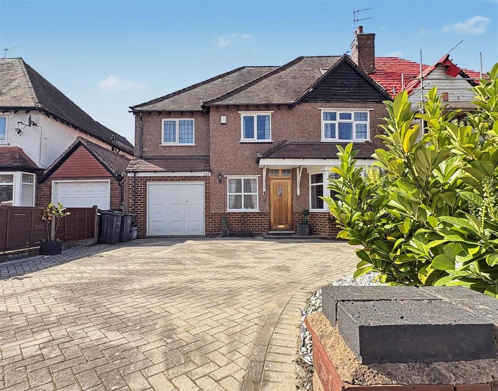 Property photo 1 of 18 Approach