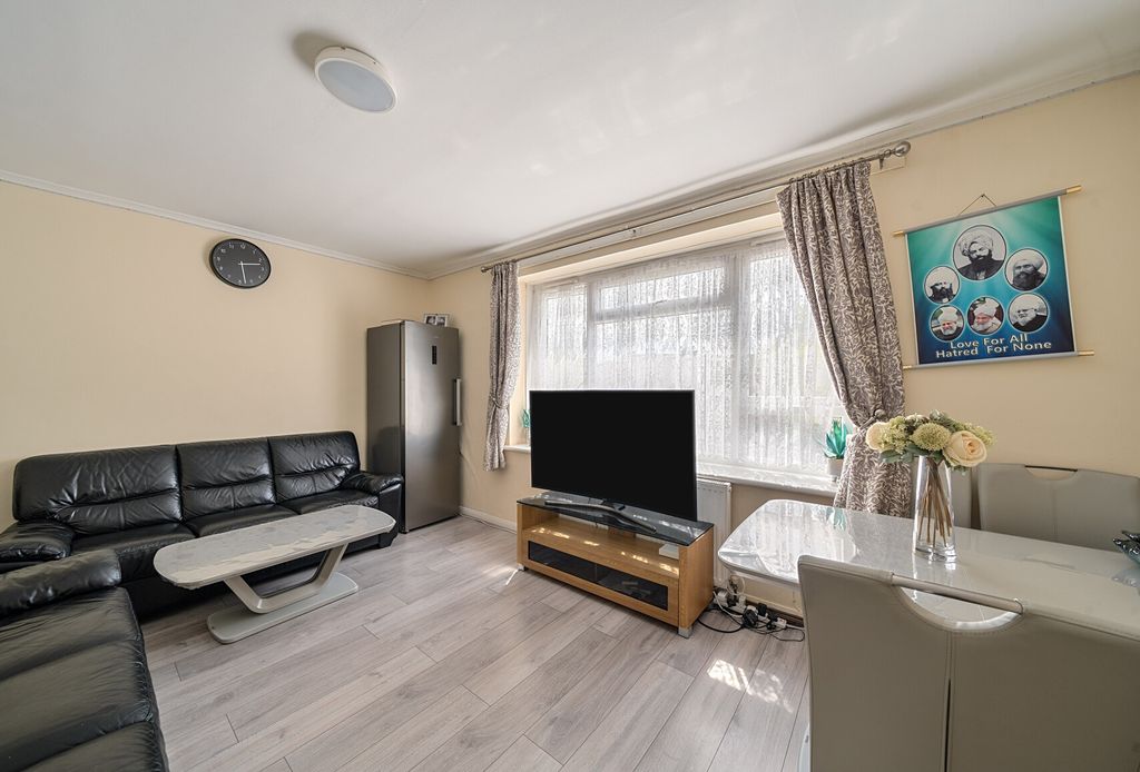 Property photo 1 of 7 1295303-1-682Dda8...