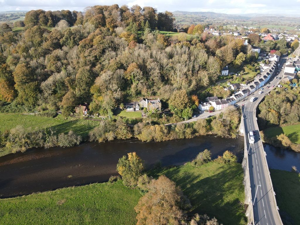 Property photo 1 of 32