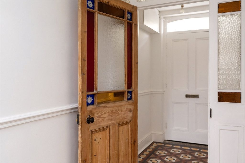 Property photo 2 of 21 Picture No. 19