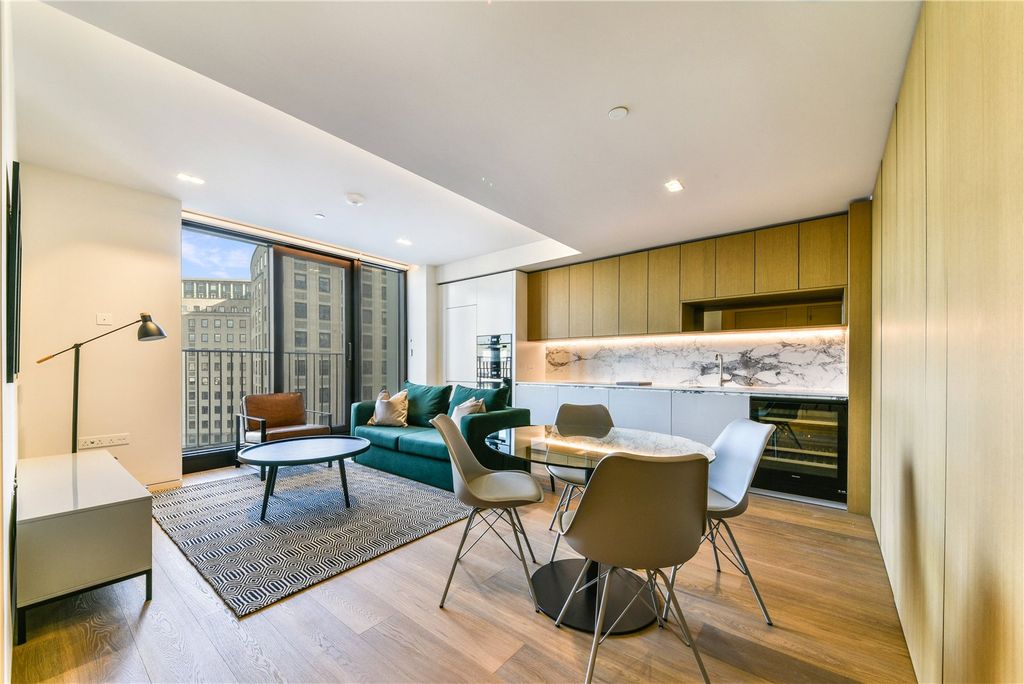 Property photo 1 of 11 Reception/Kitchen