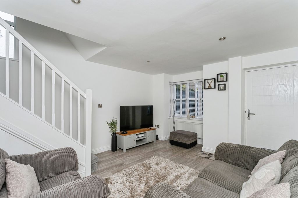 Property photo 2 of 25 Living Room