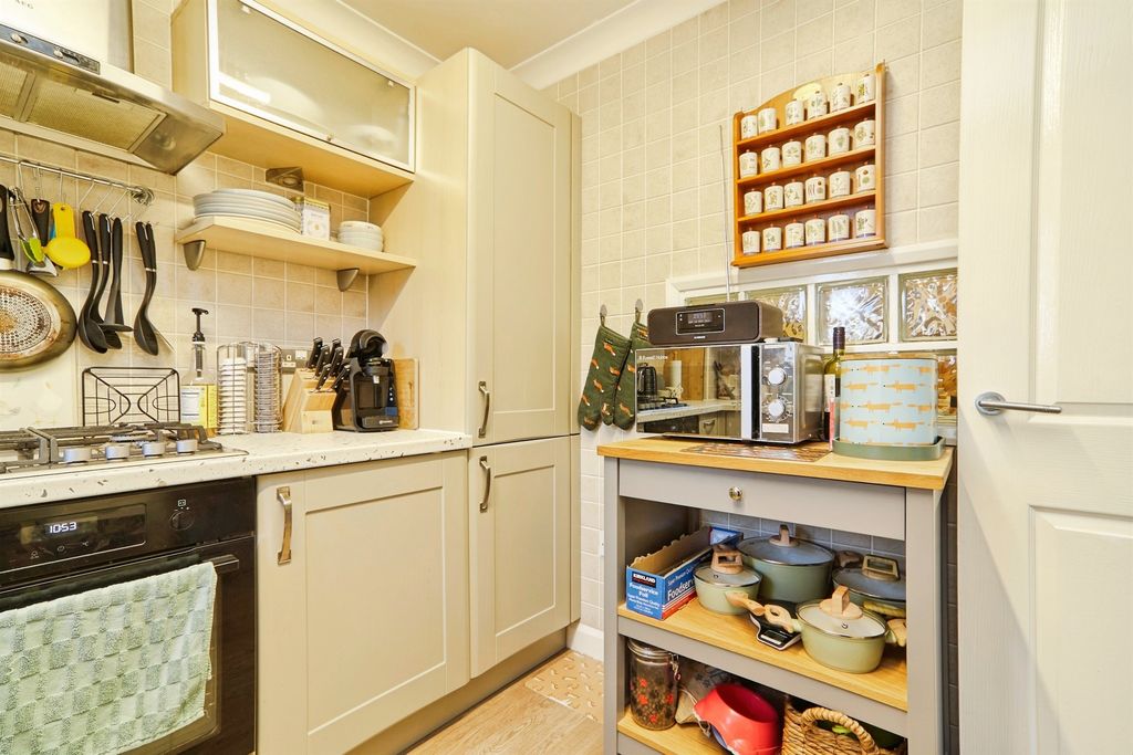 Additional image 7 of 2 bed flat for saleSalters Garden, Pudsey LS28
