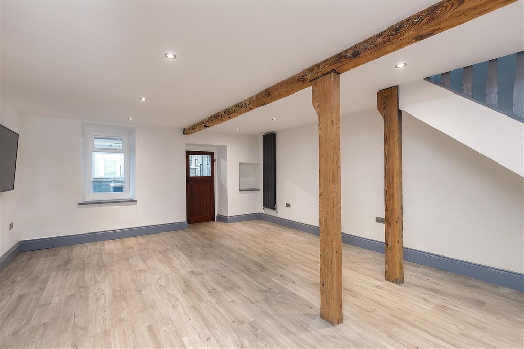 Property photo 3 of 26