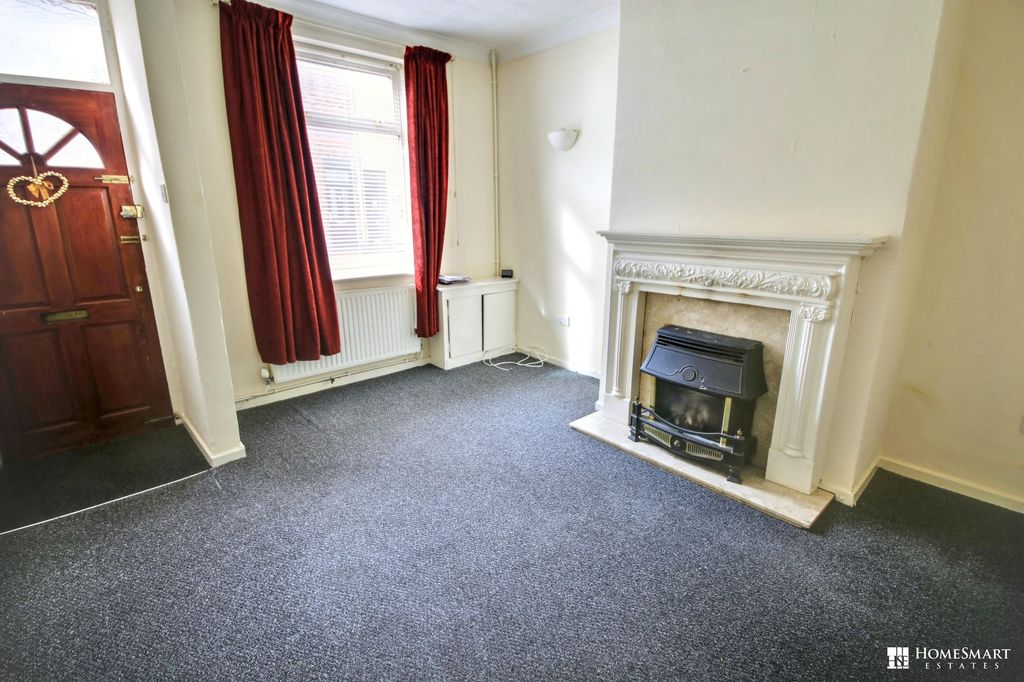 Property photo 3 of 15 Lounge