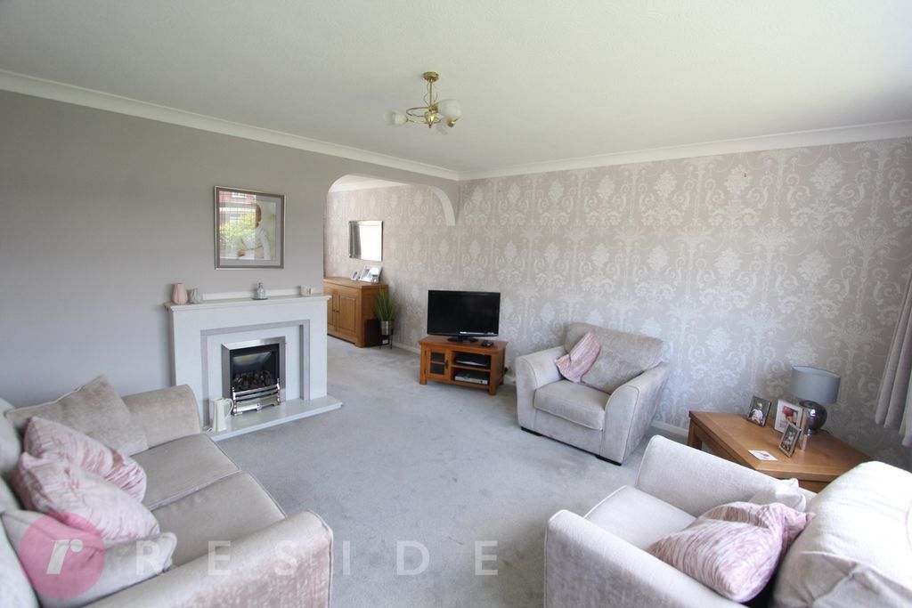 Property photo 2 of 12 Lounge