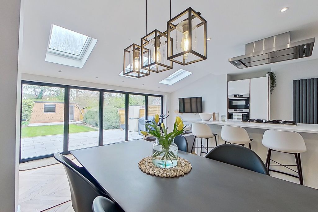 Property photo 2 of 32