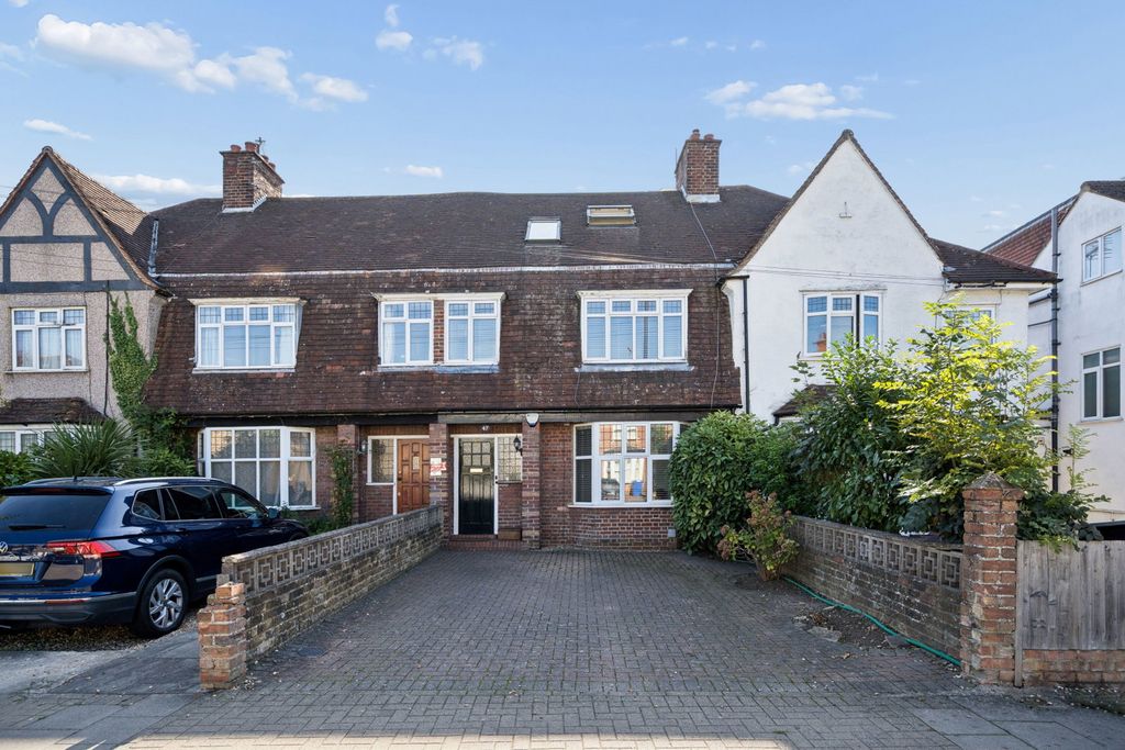 Property photo 1 of 18