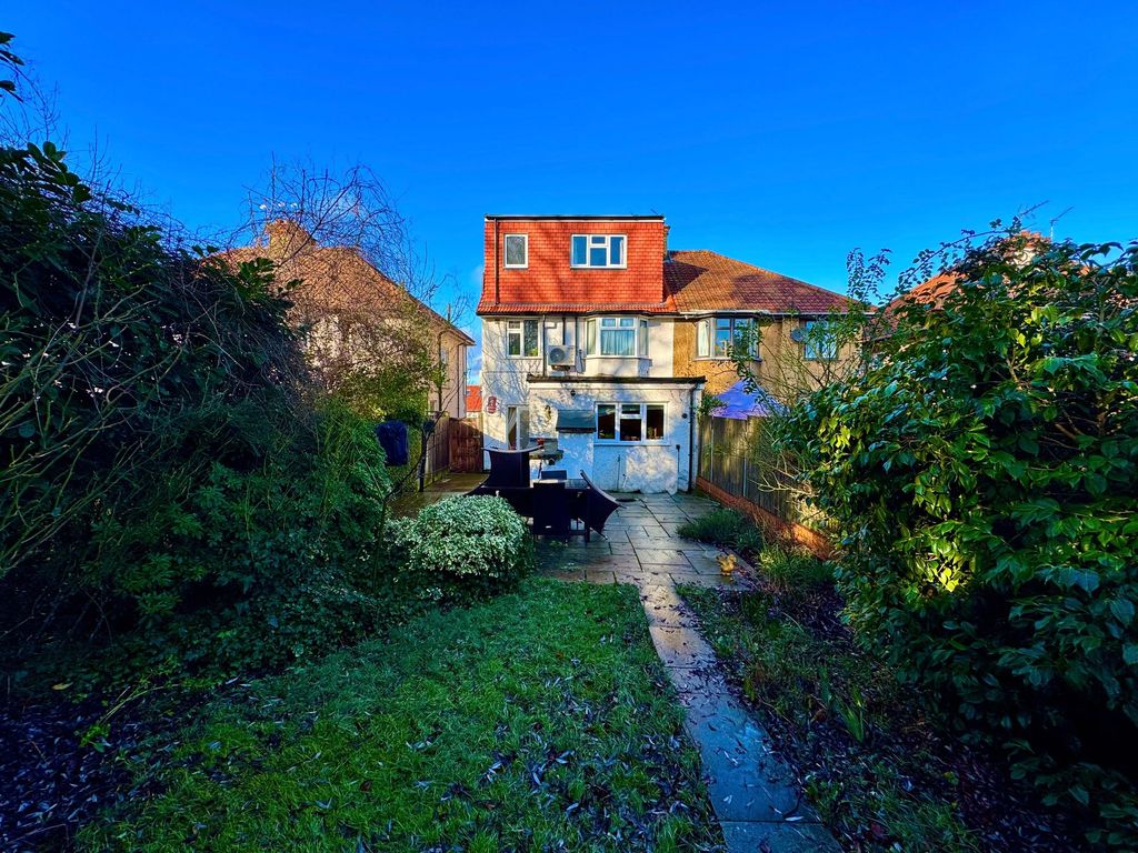 Property photo 2 of 21 Garden