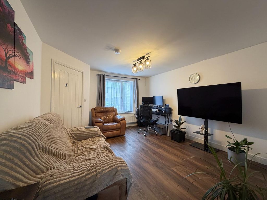 Property photo 2 of 14 Living Room