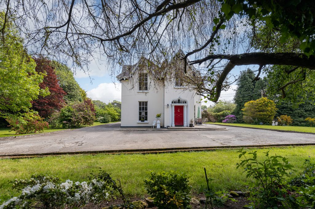 Property photo 1 of 61