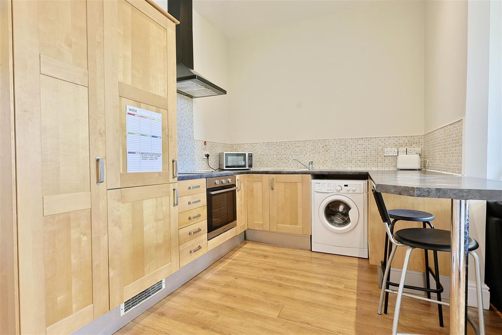 Property photo 2 of 7 F9B19E16-4896-4257-8Db1-52C8007Cb4Be_1_201_A.Jpeg
