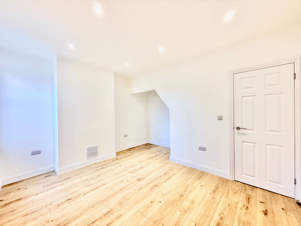 Property photo 3 of 9 Image