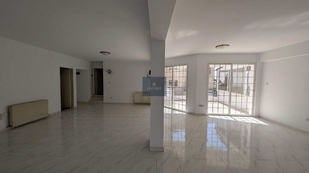 Property photo 2 of 38