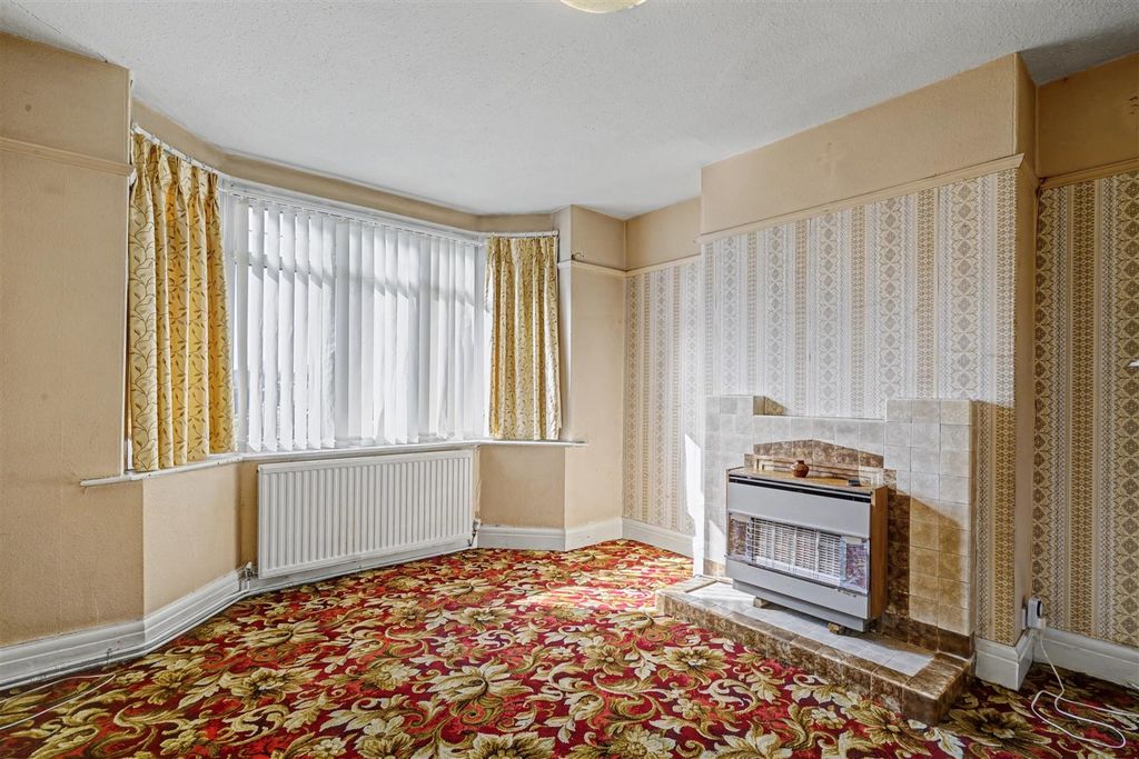 Property photo 2 of 19 Lounge/Sitting Room