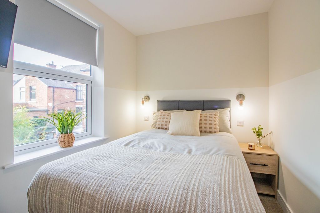 Property photo 1 of 10 E-2