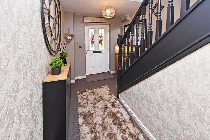 Property photo 3 of 40 Entrance Hallway