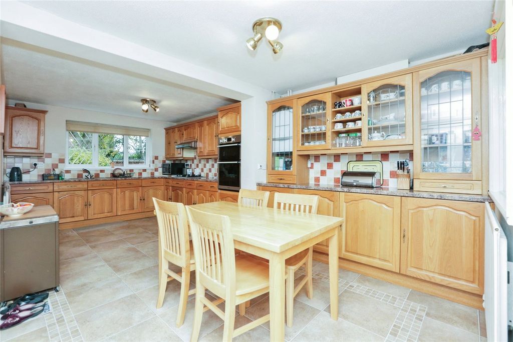Property photo 2 of 20 Kitchen