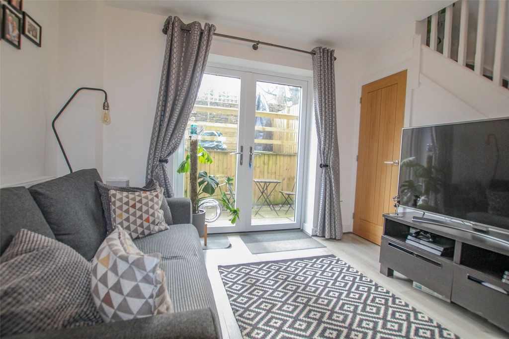 Property photo 2 of 22 Lounge Area