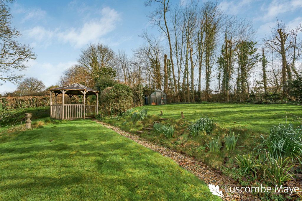 Property photo 3 of 25