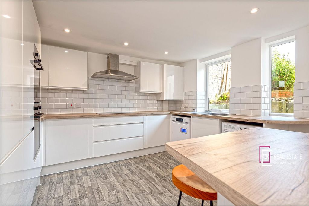 Property photo 3 of 4 Shared Kitchen