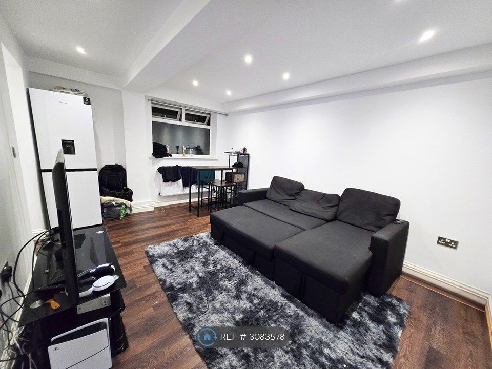 Property photo 1 of 8 Open-Plan Living/Dining Room