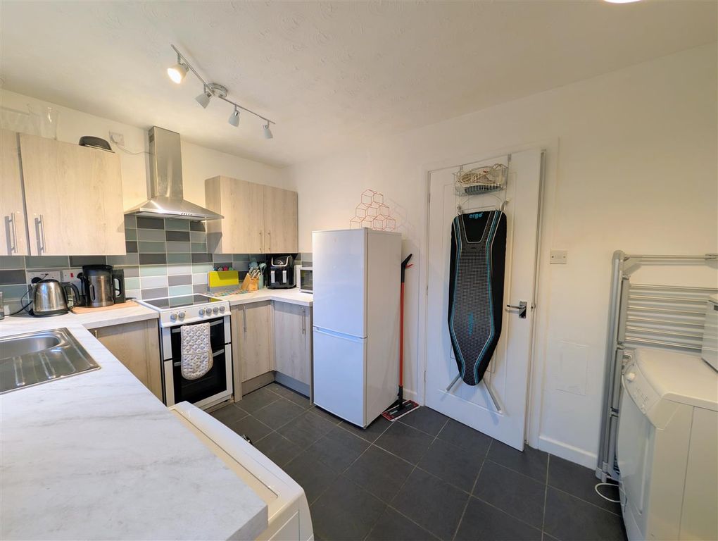 Property photo 3 of 13 Kitchen