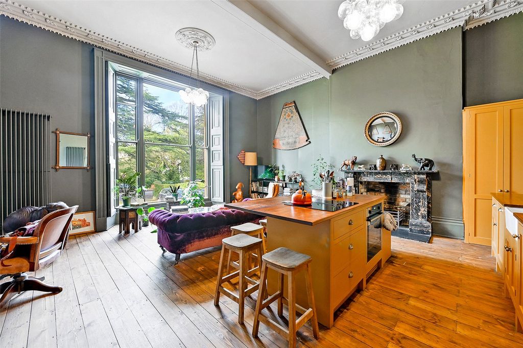 Property photo 2 of 8 Picture No. 13