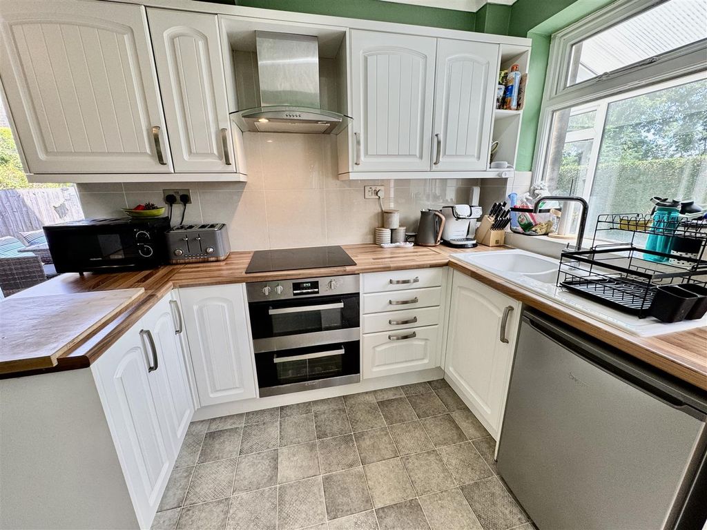 Property photo 2 of 21 Kitchen