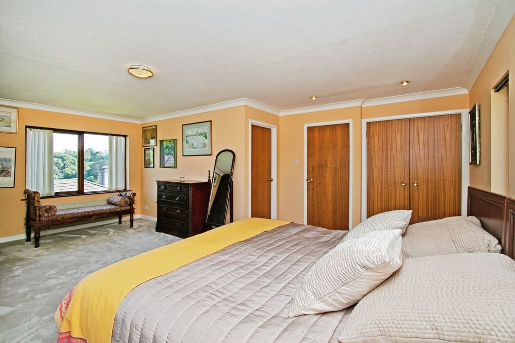 Property photo 3 of 14 Photo