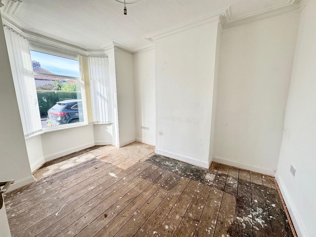 Property photo 2 of 8 Lounge