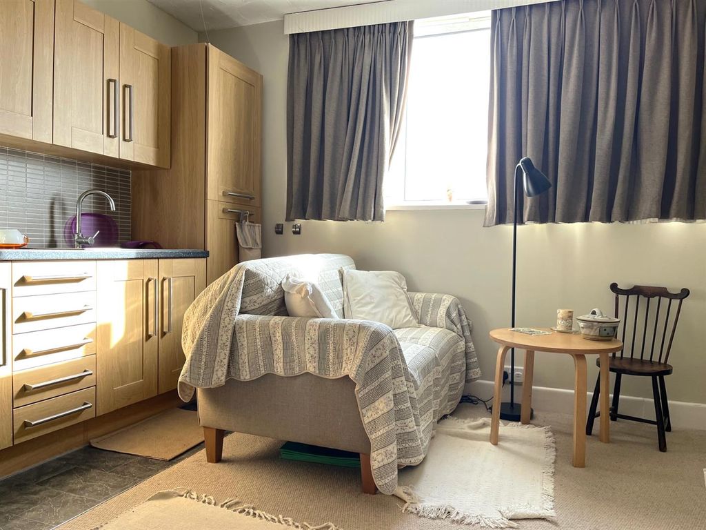 Property photo 2 of 9 4275 Sitting.Jpg