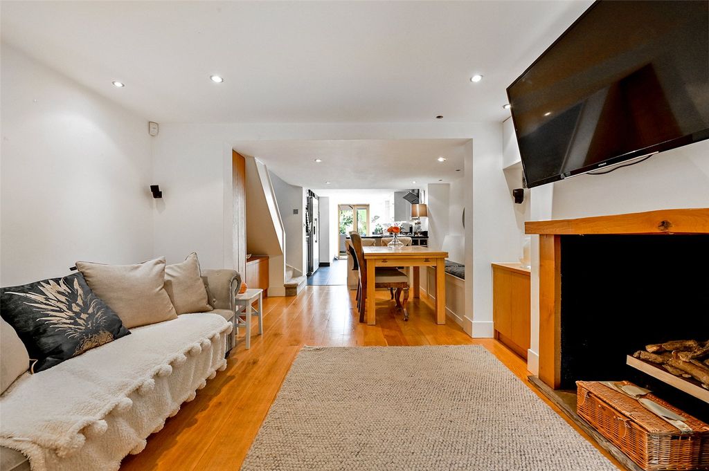 Property photo 2 of 9 Sitting Room