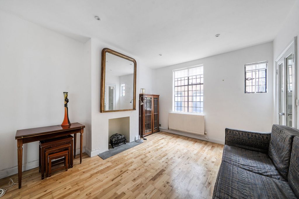 Property photo 3 of 17