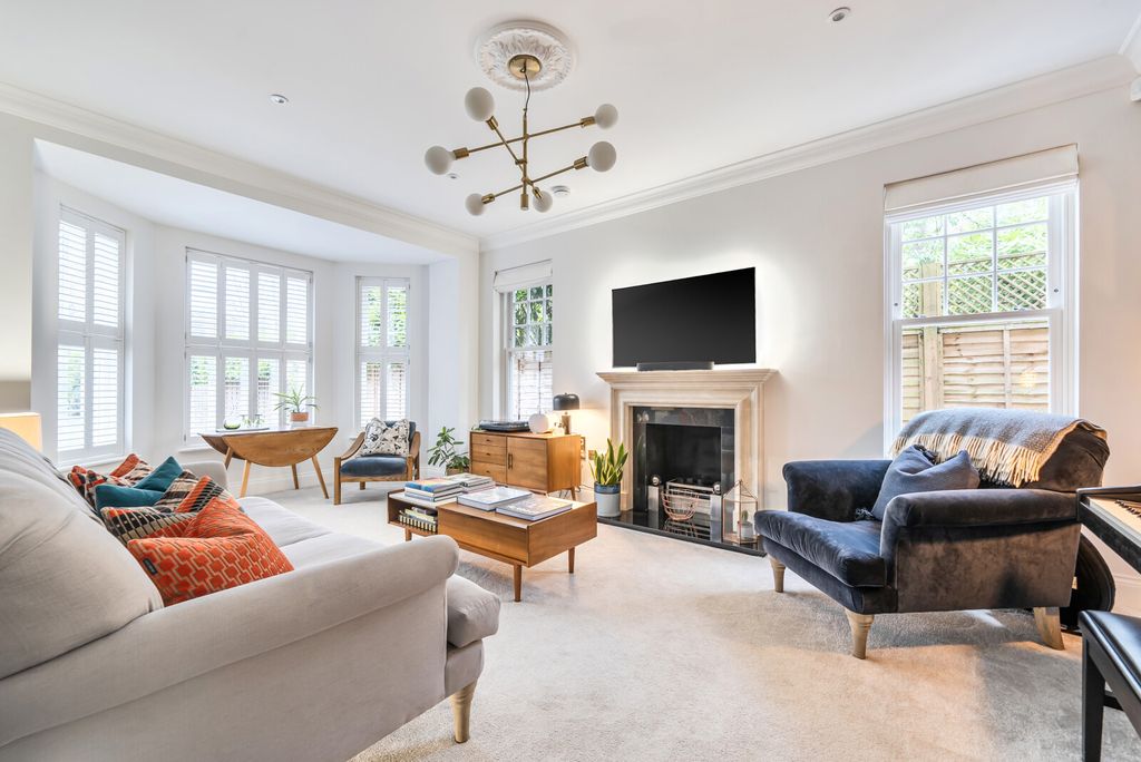 Property photo 2 of 22 Sitting Room