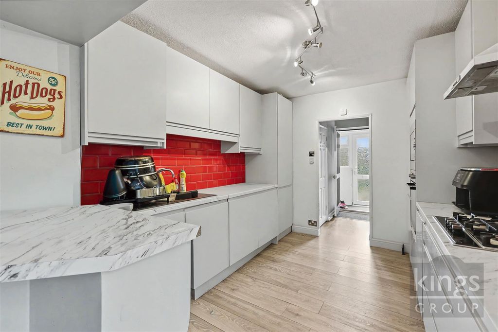 Property photo 3 of 17