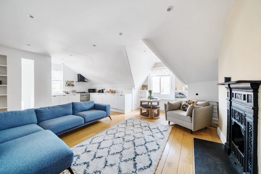 Property photo 2 of 11 1340686-8-689F5c6...
