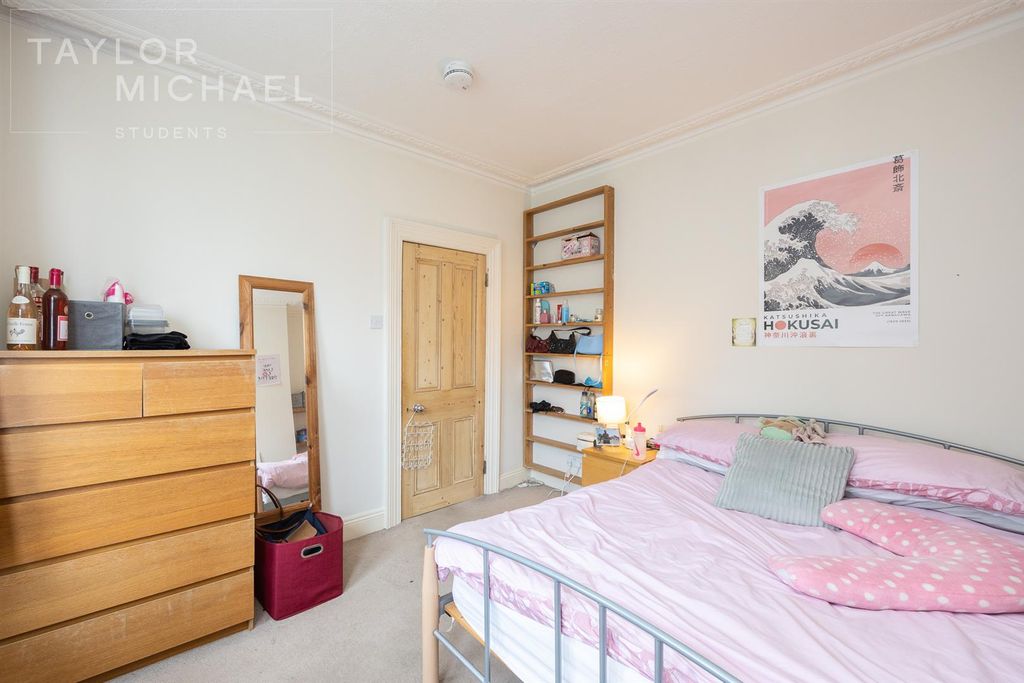 Property photo 2 of 14 Bedroom