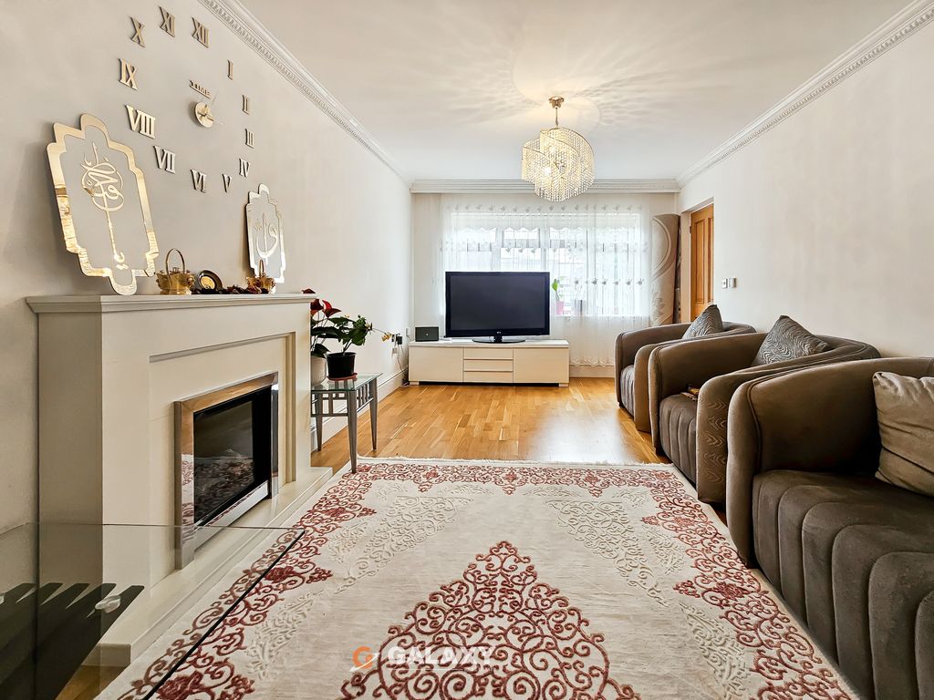 Property photo 3 of 19