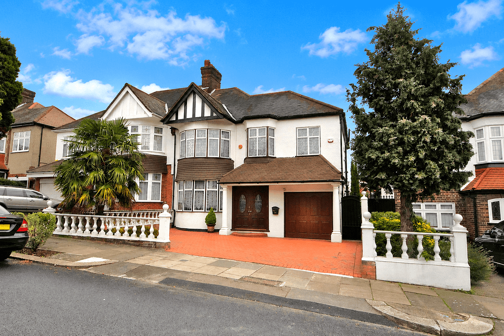 Property photo 1 of 27 5 Bedroom Detached For Sale