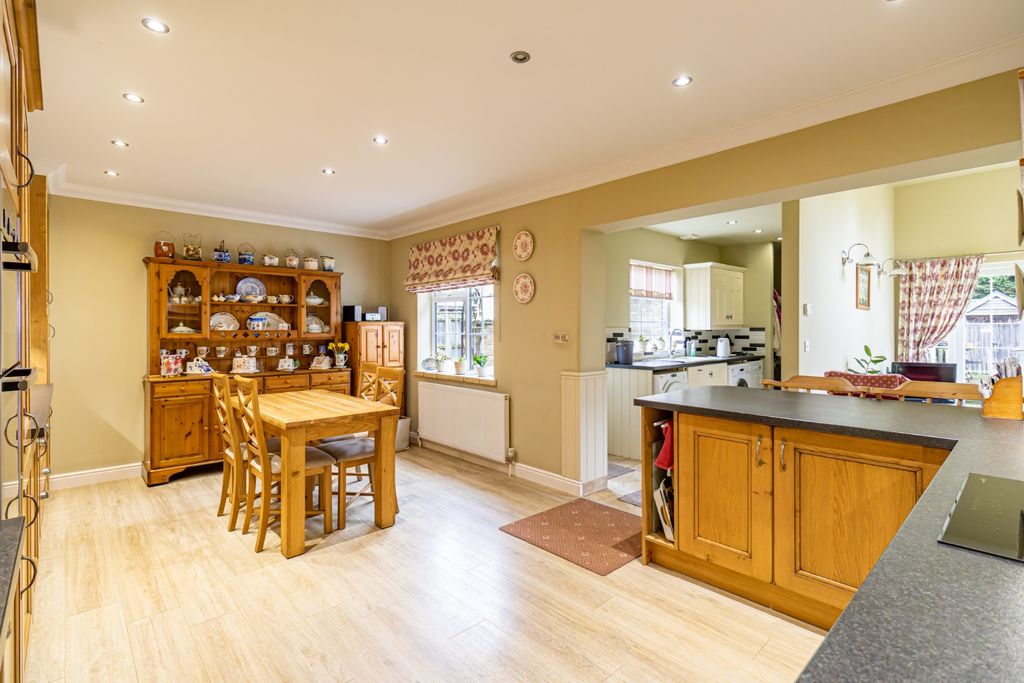 Property photo 3 of 37 4829606