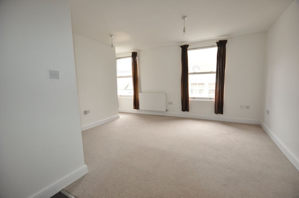 Property photo 3 of 7 010 (1)