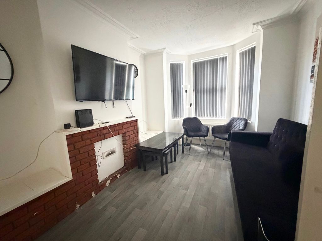 Property photo 2 of 11