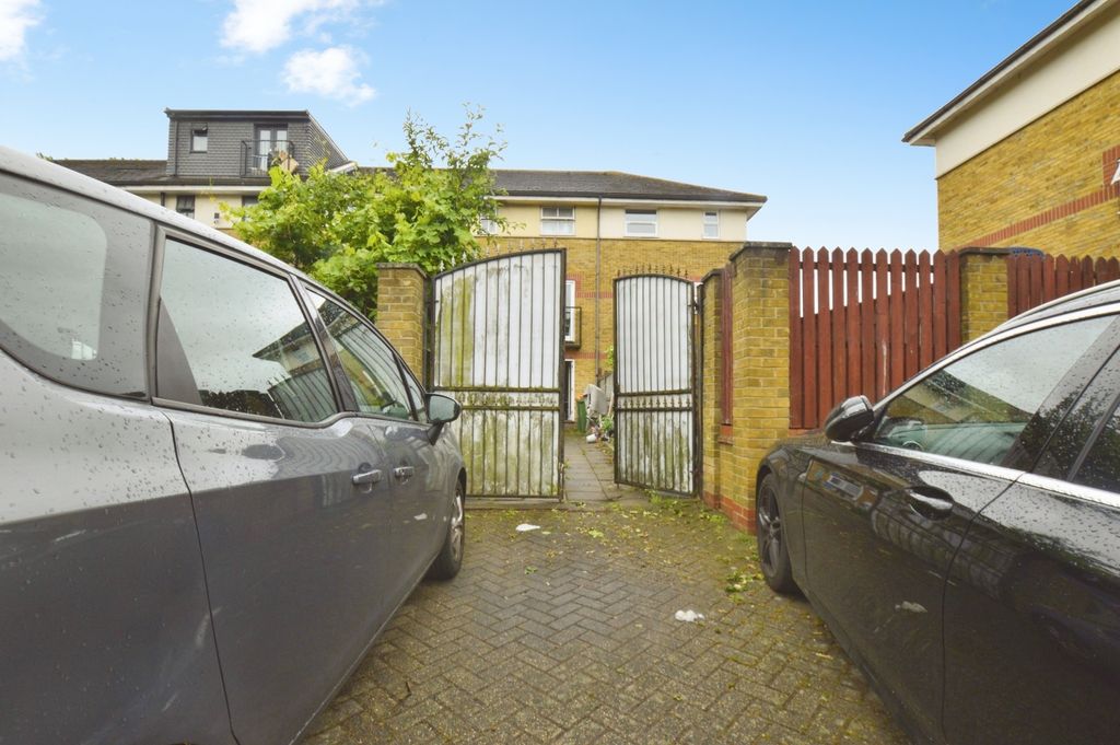 Property photo 3 of 11 Pbox-Img.Jpg