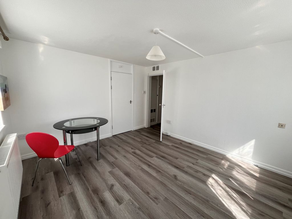 Property photo 3 of 12 Gallery